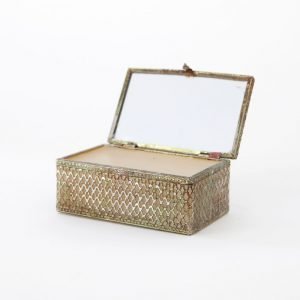 Caja coladora, mixed media