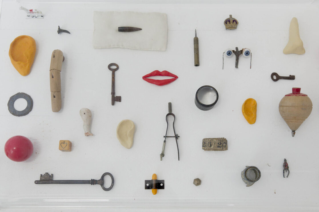 Inventory of objects 01, Me tocaste la nariz y lo perdí todo, solo exhibition detail, Galeria ATC